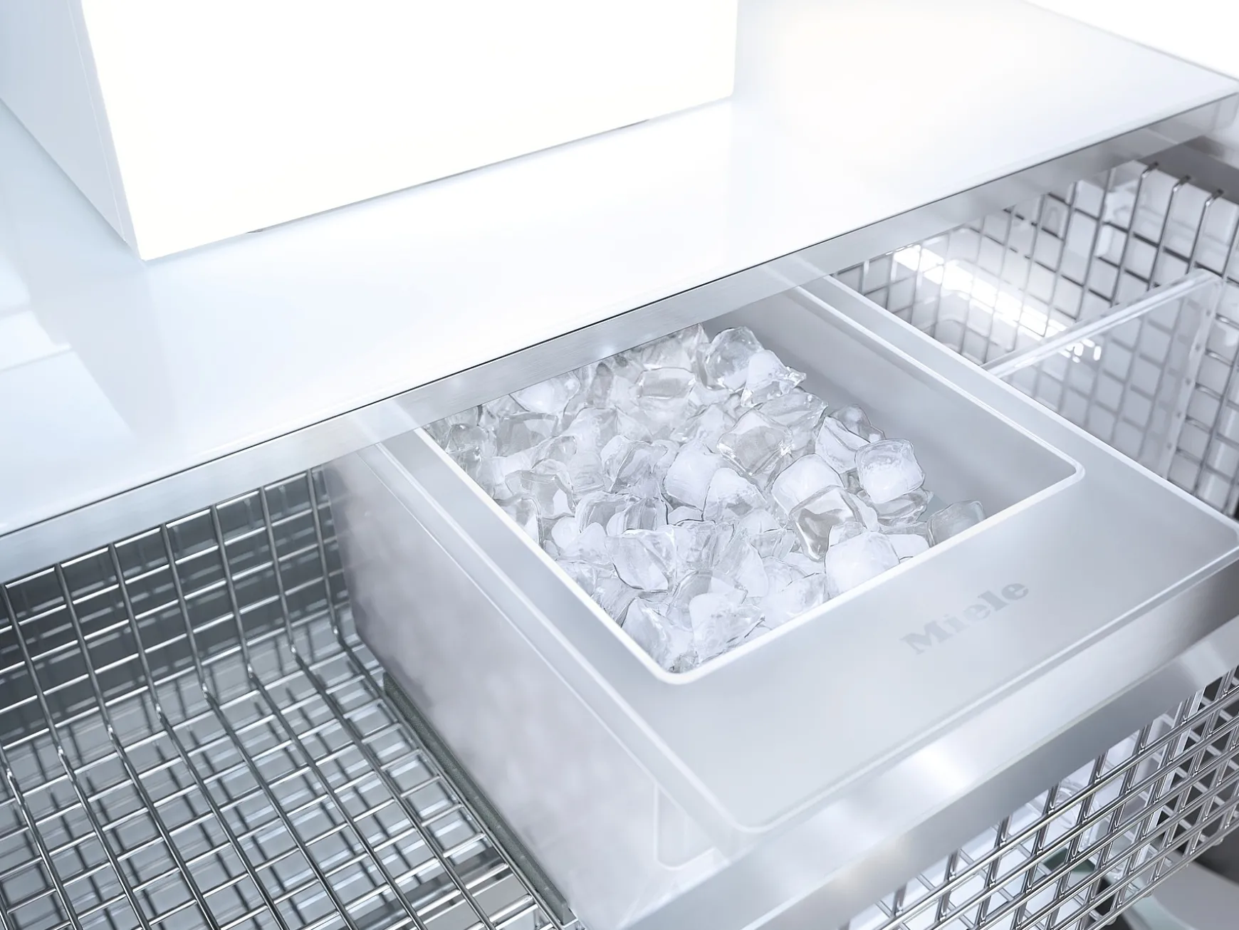 F 2412 Vi<Miele Hot