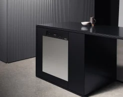 Int. Front Panel: W X H, 24 X 24 In<Miele Store